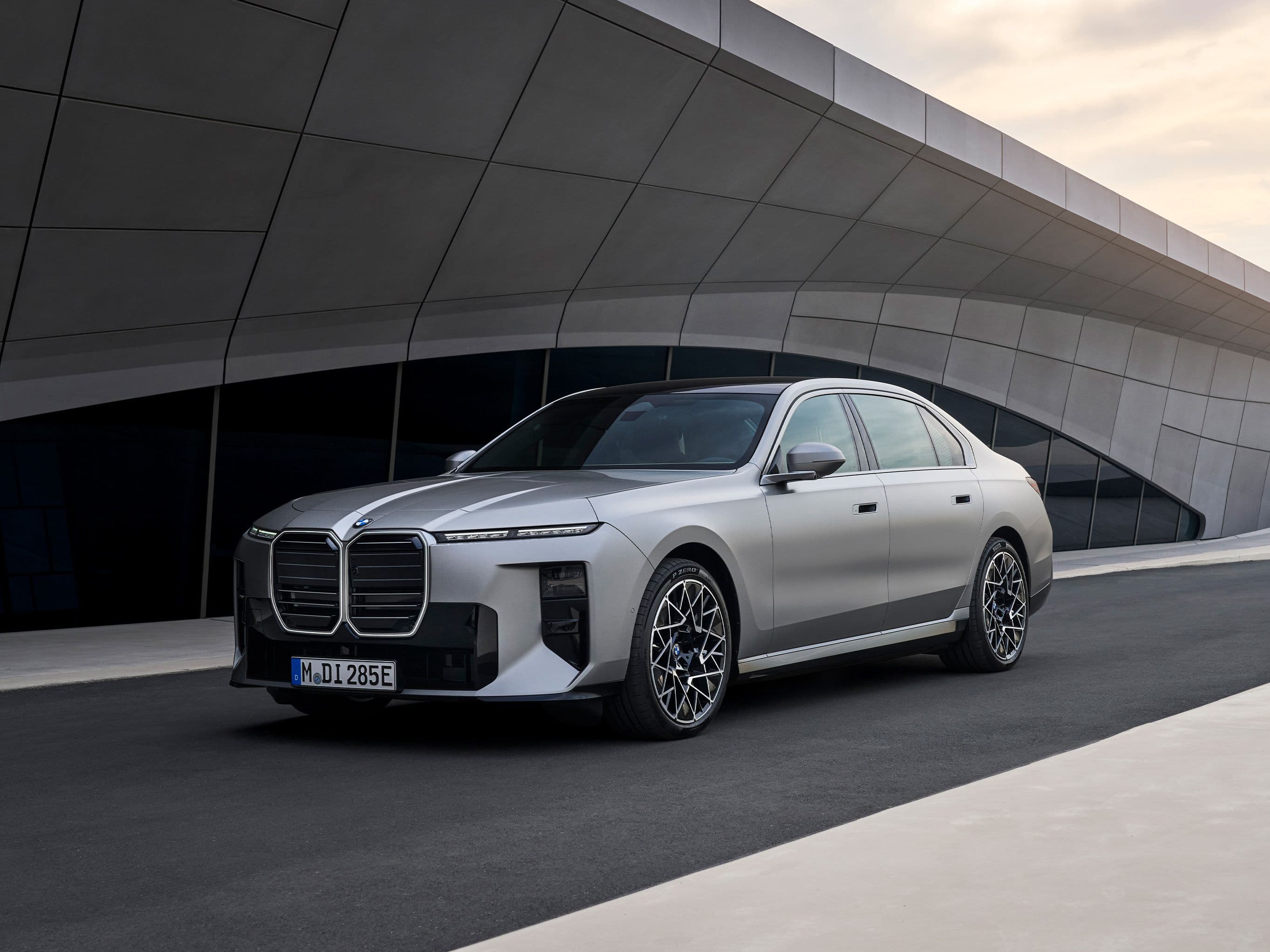 Há automóveis que antecipam o futuro. O novo BMW Série 7 é um deles.